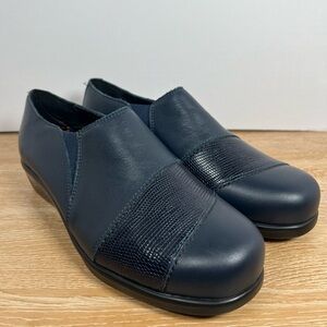 SAS Navy/Lizard Women's Slip-on comfort Loafers NWOB Ws 8.5